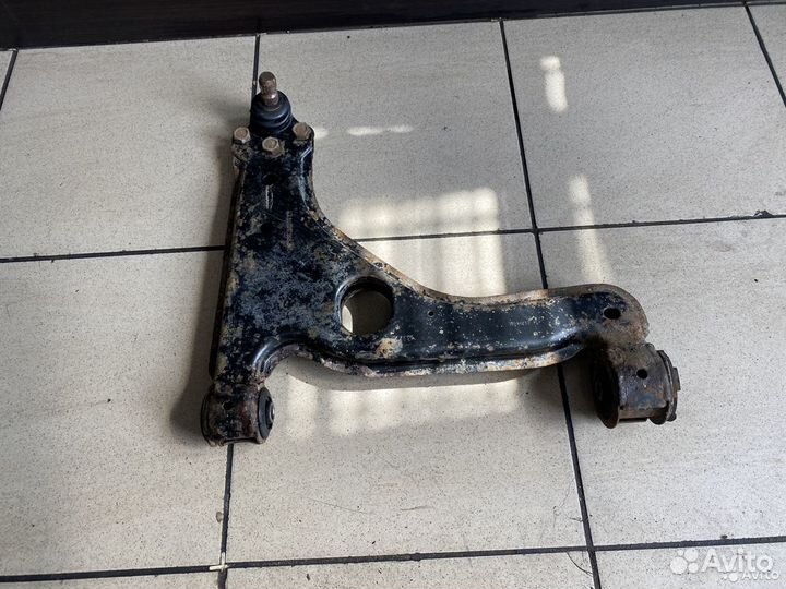 Рычаг передний правый Opel Astra H