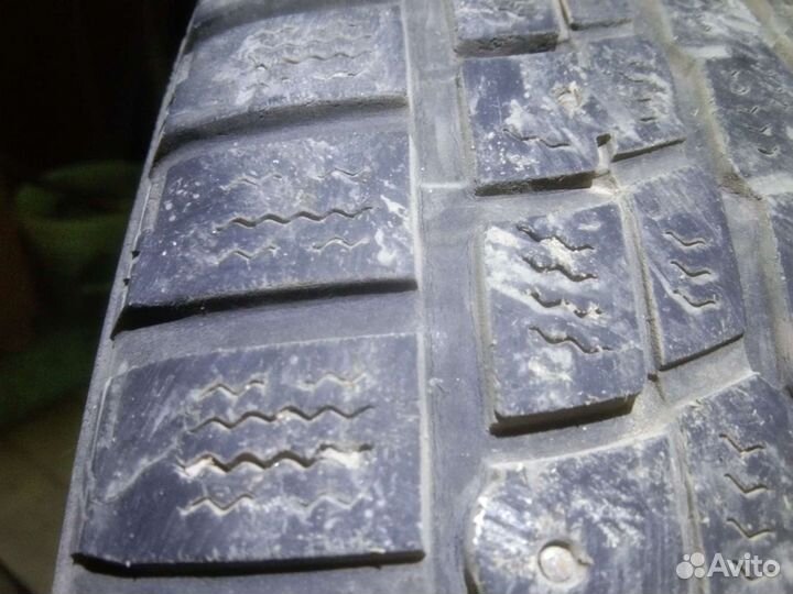 Dunlop SP Winter Ice 01 215/60 R16