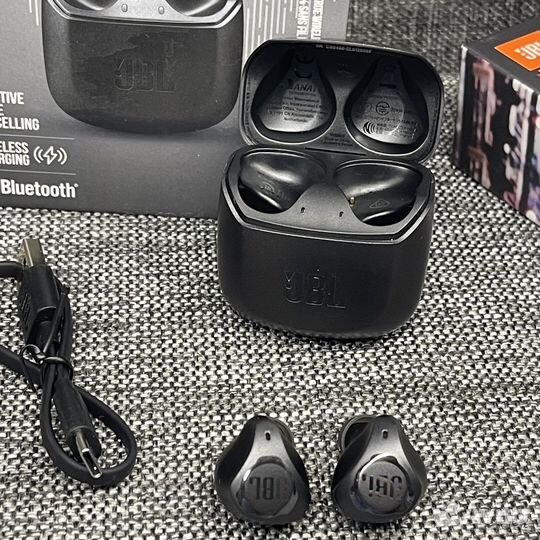 Беспроводные наушники JBL club Pro+ TWS черные б/у