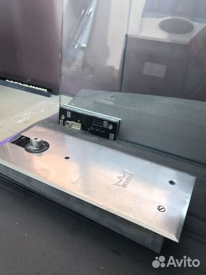 Дверь стеклянная с доводчиком комплект