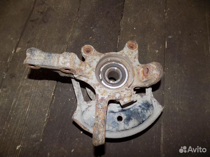 Кулак поворотный передний левый Almera Classic (B1