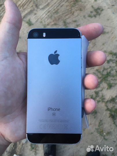 Телефон iPhone se 2016