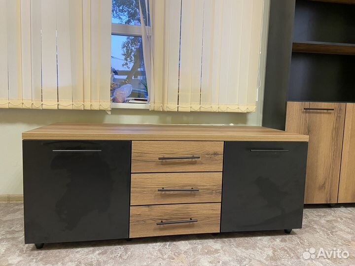 Офисные тумбы/шкафы/столы