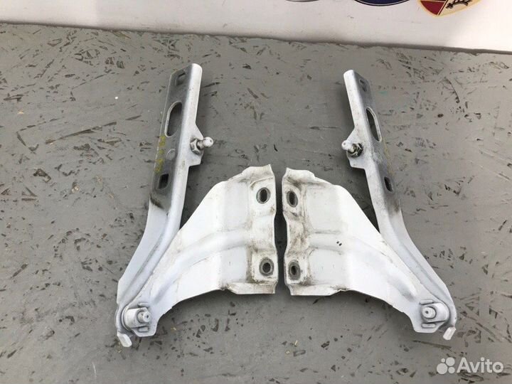 Петля капота Audi Q5 8R cncd 2013