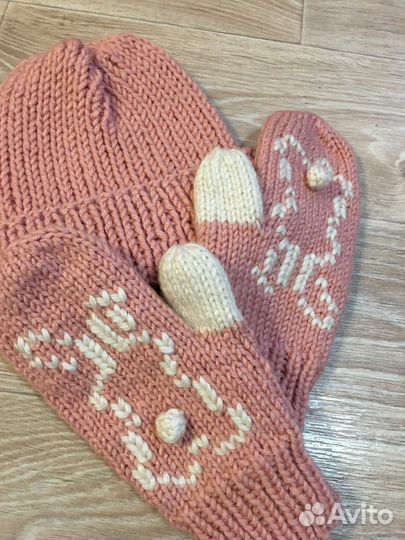 Вязаный комплект шапка +варешки