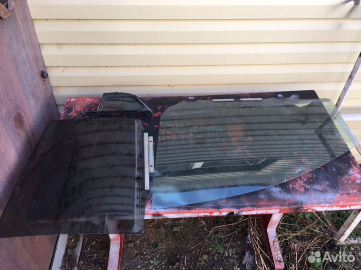 Запчасти на двери левая сторона, Тойота Витц,Ярис