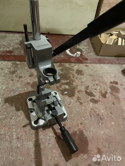 Станок для дрели с тисками