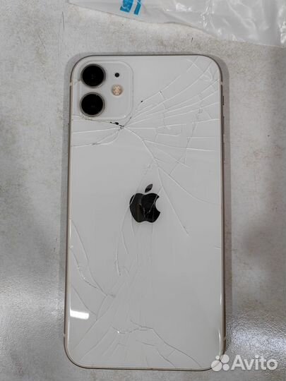 iPhone 11, 64 ГБ