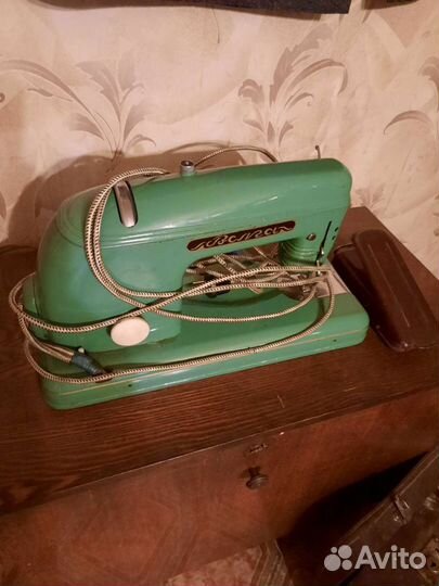 Швейная машинка Волга