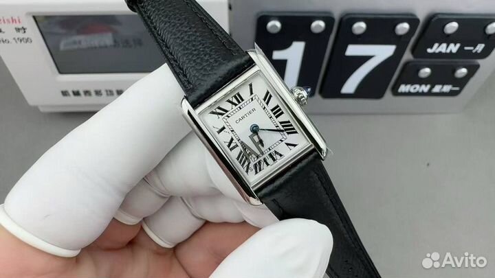 Часы Cartier tank must