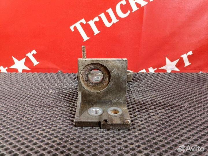 Кронштейн бампера правый Daf XF105