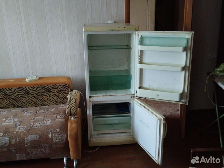 Холодильник на запчасти Snaige