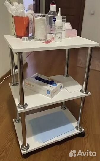 Стеллажи для салона красоты