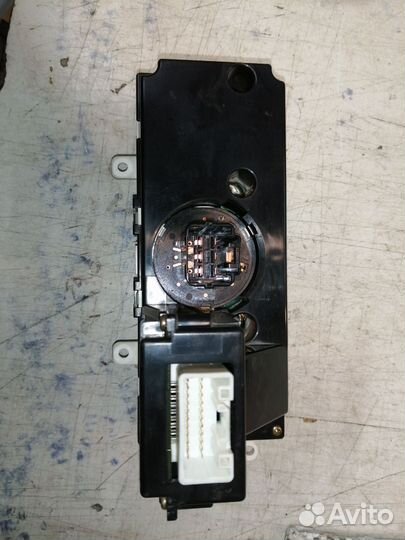 Блок управления отопителем Toyota Avensis 1