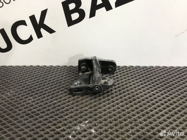 Кронштейн спойлера кабины правый