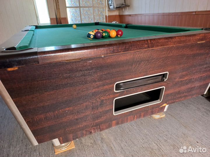 Бильярдный стол