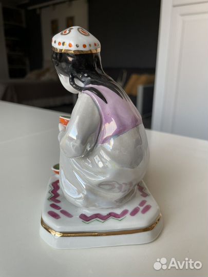 Статуэтка узбечка с чайником