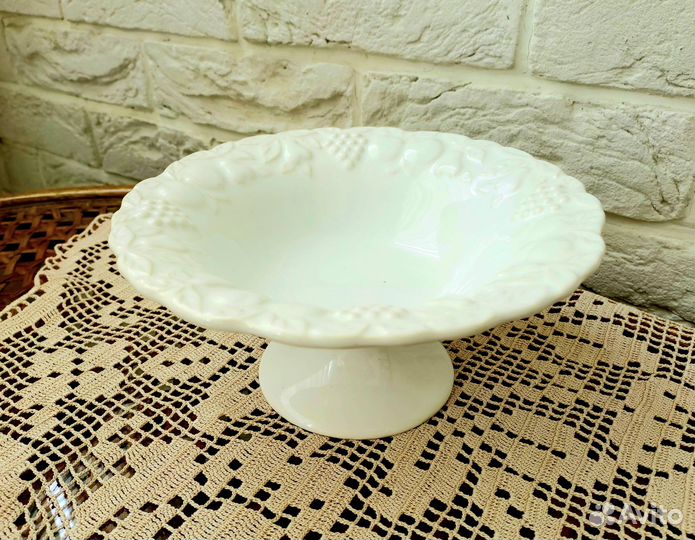 Ваза конфетница на ножке фарфор