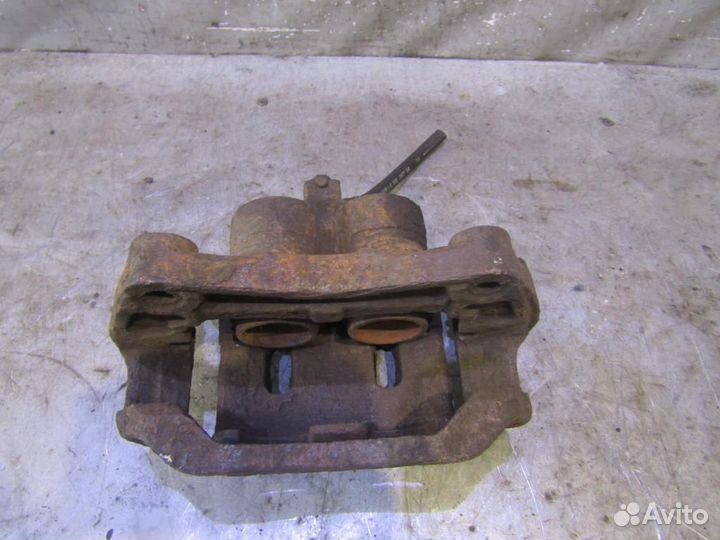 Суппорт передний левый Nissan Navara (D40) 2005-2