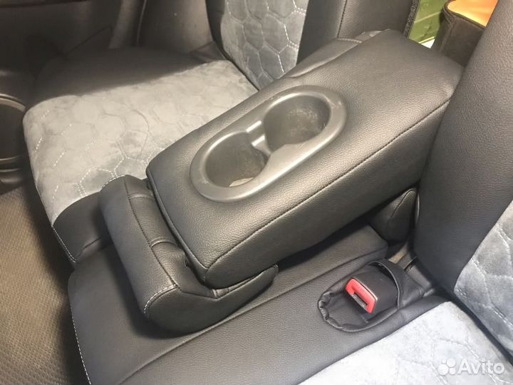 Чехлы на Toyota RAV4 30