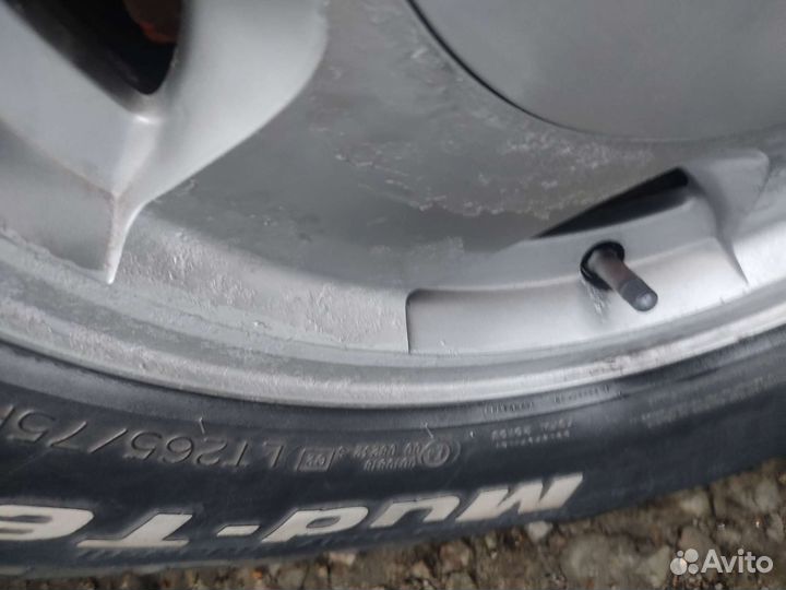 Bfgoodrich Mud-Terrain T/A KM2 265/75 R16 80Q