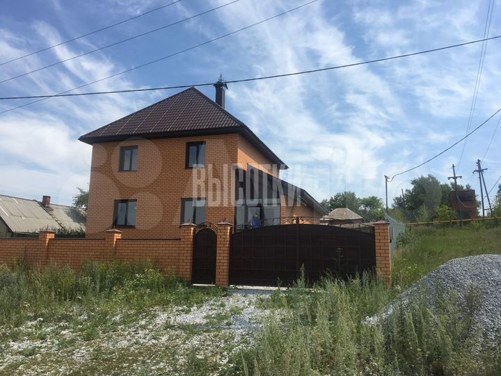 Коттедж 169 м² на участке 7 сот.