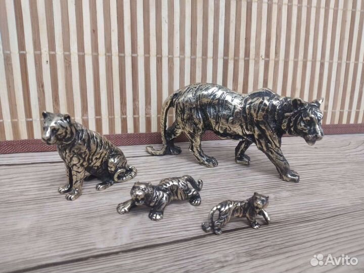 Фигурки из бронзы и латуни