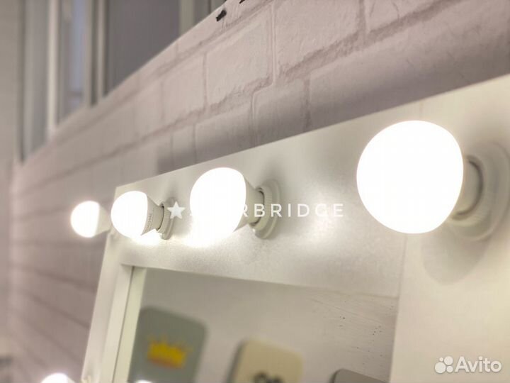 Зеркало с лампами