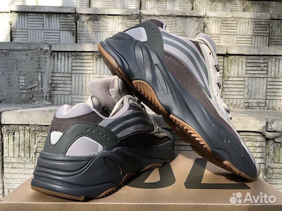 Adidas Yeezy Boost 700