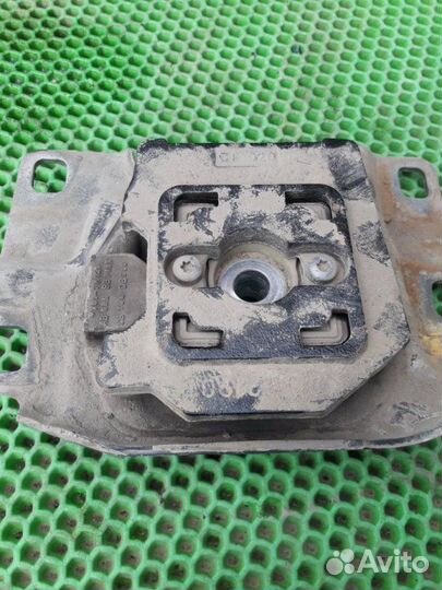 Кронштейн двигателя Ford Focus 3 pnda 2012