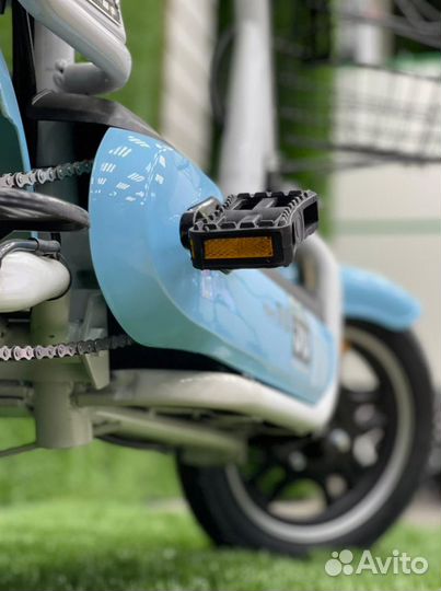 Электровелосипед с педалями