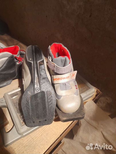 Лыжные ботинки