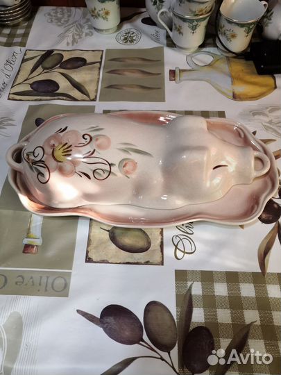 Блюдо с крышкой поросенок