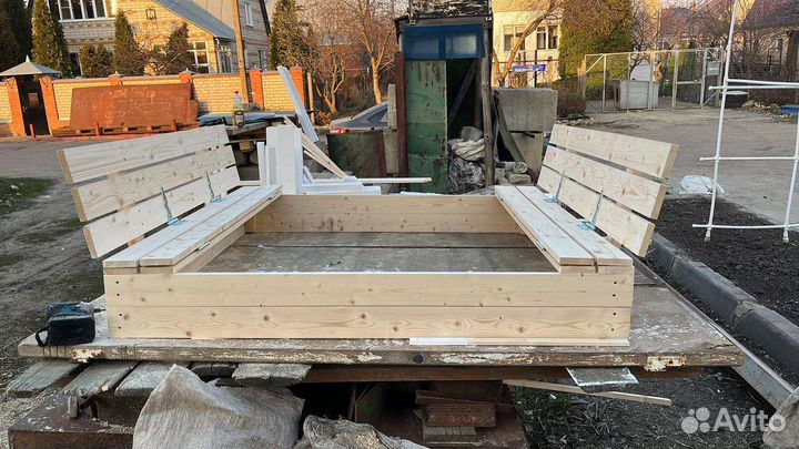 Песочница с крышкой