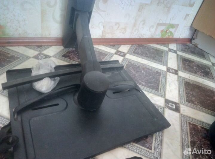 Навесная подставка для телевизора