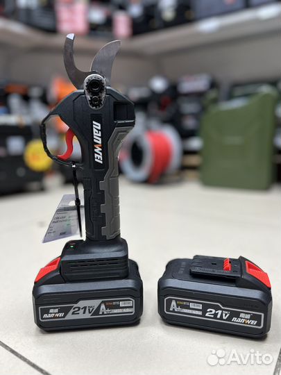 Секатор аккумуляторный Nanwei