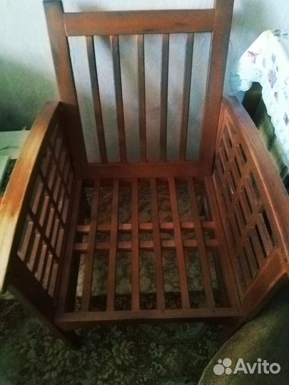 Кресло деревянное