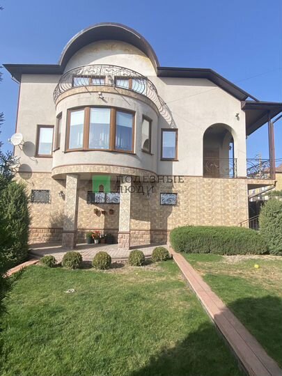 Коттедж 318,9 м² на участке 6,3 сот.