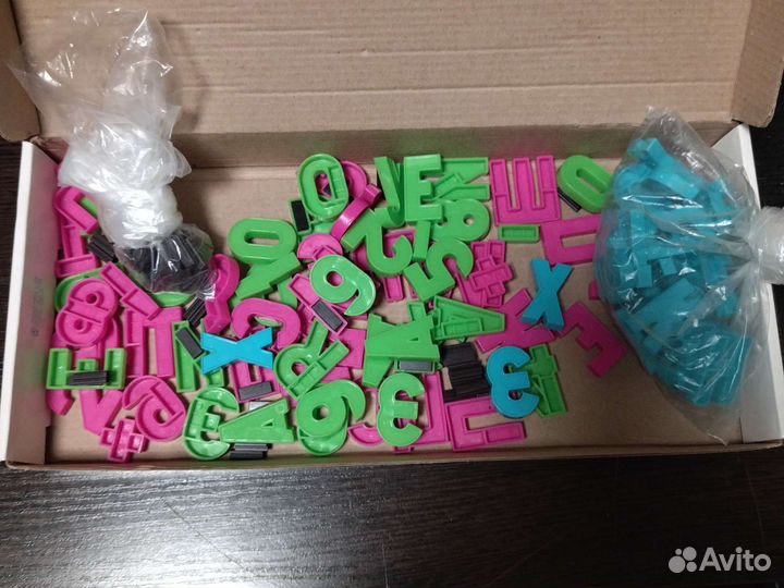 Магнитные буквы и цифры