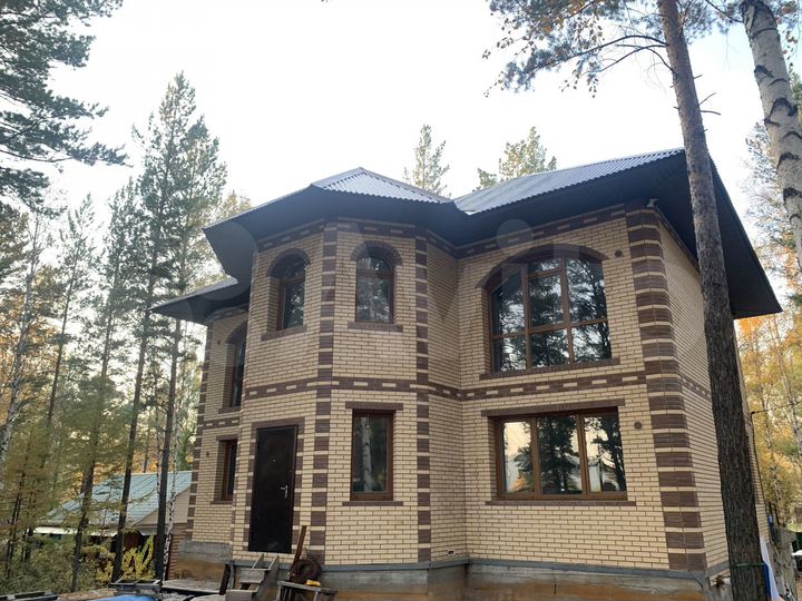 Коттедж 440 м² на участке 32 сот.