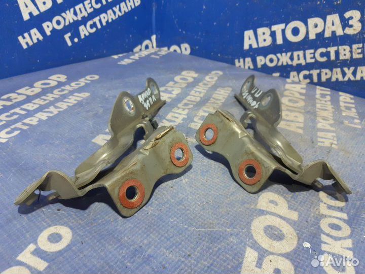 Петля капота Chevrolet Cruze седан F16D3 2011