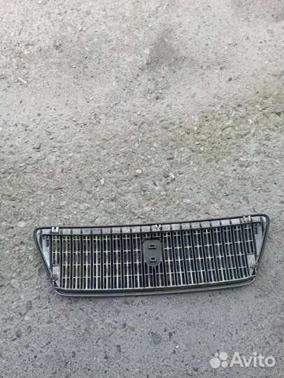 Продам решётку радиатора Toyota Chaser 100 Cresta