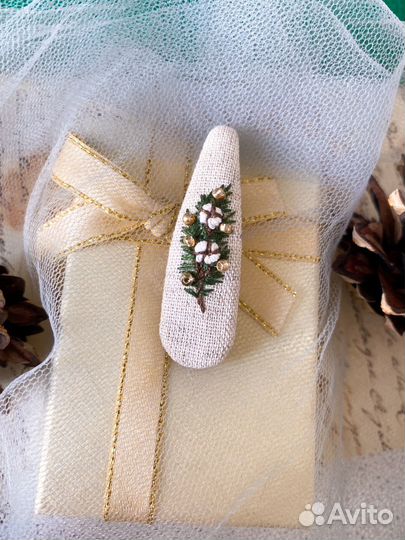 Заколки с вышивкой. Ручная работа