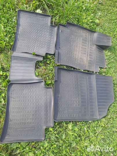 Автомобильные коврики резиновые
