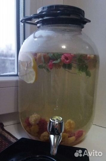 Банка новая 3л с краником