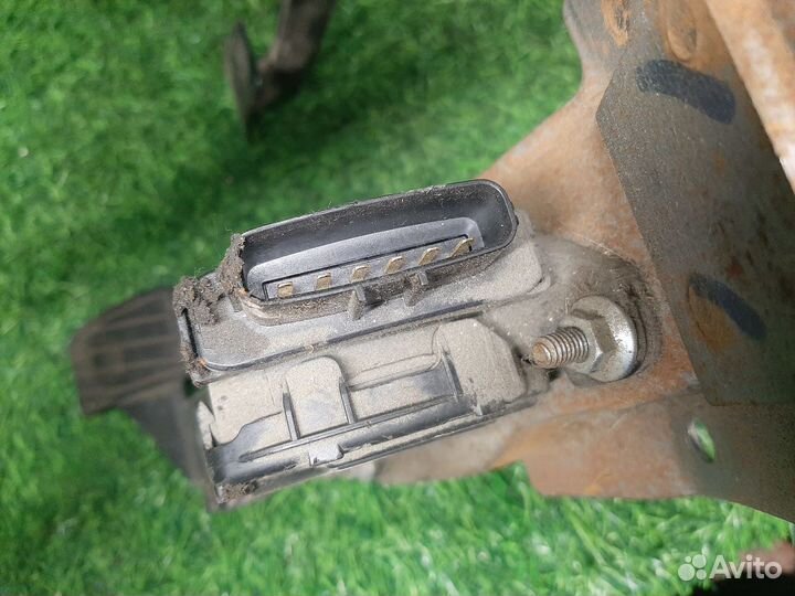 В наличии: педаль газа на Suzuki SX4