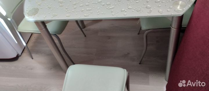 Кухонный стол и стулья