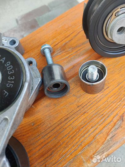 Комплект роликов натяжителей VW passat B6 FSI 2.0