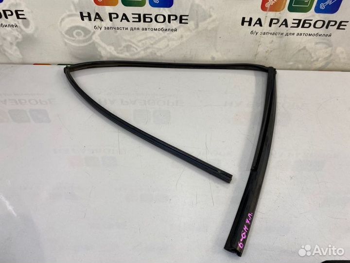 Уплотнительная резинка стекла двери задняя левая