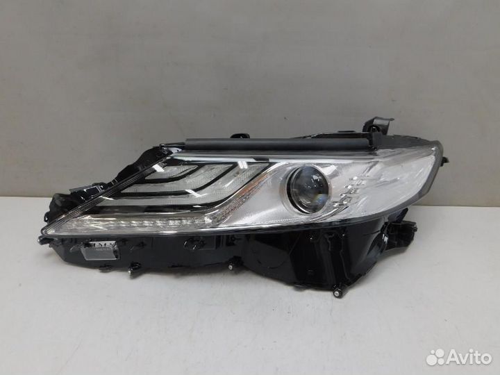 Фара левая Toyota Camry